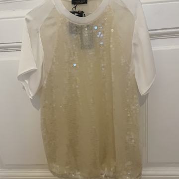 Twinset NOVA športno-elegantna bluzica z etiketo