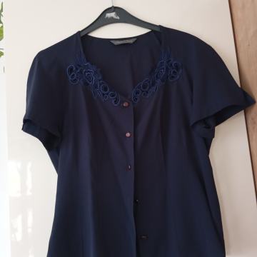 VEZENINE BLED NOVA MODRA BLUZA S ČIPKO 38/40