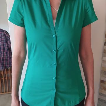 Zelena poletna bluza