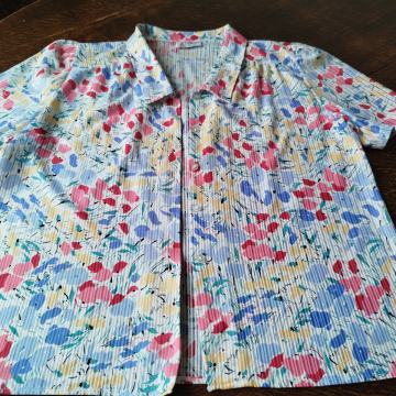 Ženska poletna bluza s kratkimi rokavi (št.42)