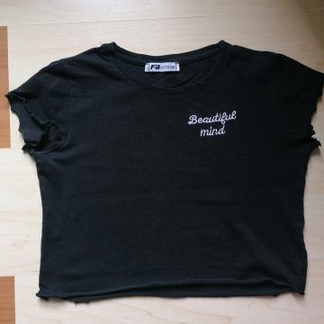 Crop top s kratkimi rokavi FB SISTER, št. XXS