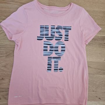 NIKE MAJICA 140/146