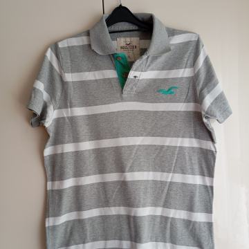 HOLLISTER SIVO BELA ČRTASTA MAJCA  L/XL