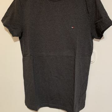 Majica Tommy Hilfiger (M velikost)