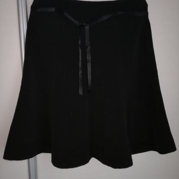 črno krilo št. 40 Orsay