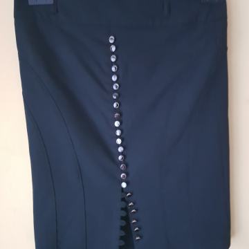 NOVO ČRNO KRILO Z GUMBI 38/40