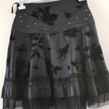 NOVO ČRNO SVEČANO KRILO  36