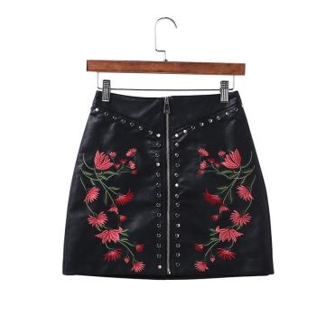 NOVO ČRNO USNJENO KRILO Z VEZENINO STRADIVRUS 40