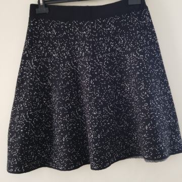 CYNTHIA ROWLEY NOVO ČRNO PIKASTO KRILO M