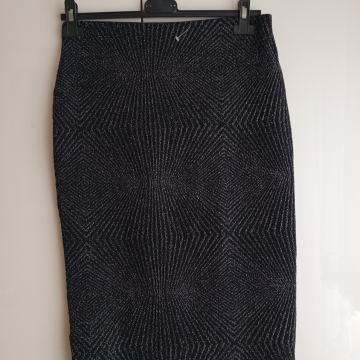 F&F NOVO ČRNO SREBRNO SVEČANO KRILO 38/40