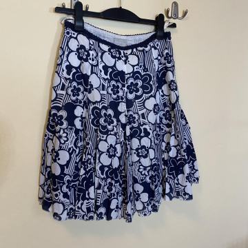 Modro-belo vzorčkasto krilo 36