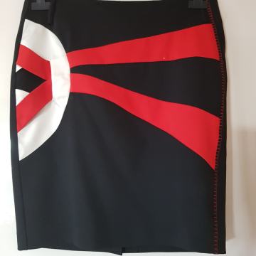 NORM NOVO ČRNO RDEČE KRATKO KRILO 38/40