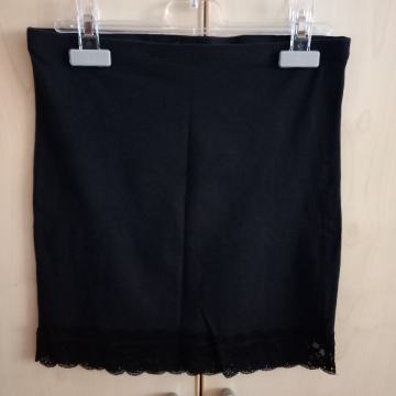 Oprijeto črno krilo s čipko, XS