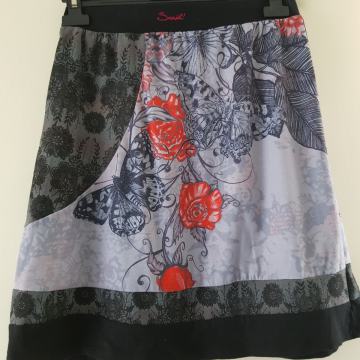 SMACH ČRNO CVETLIČNO KRILO 38/40