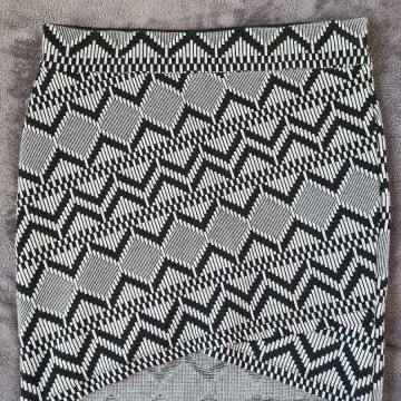 Stradivarius kratko krilo