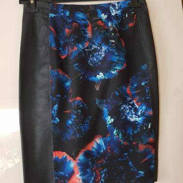 ZARA NOVO ČRNO DELNO USNJENO KRILO 36/38