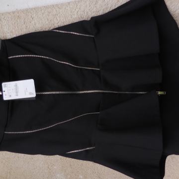 ZARA ČRNO KRILO ZARA Z ETIKETO IN ZADRGAMI M