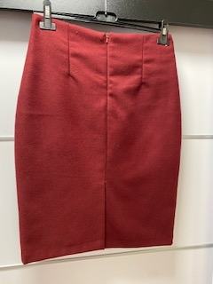 zimsko krilo rdeče barve