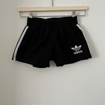 Adidas kratke hlace140