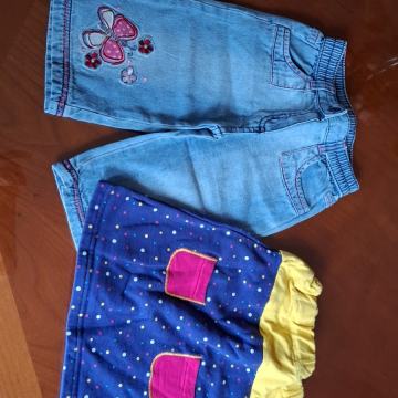 nove dekliške jeans kratke hlače št. 92, zraven podarim krilo