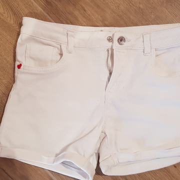 Bele kratke hlače 134 št.