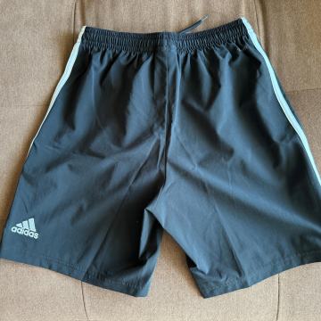 KRATKE HLAČE ADIDAS - velikost 11-12 let; 152 cm