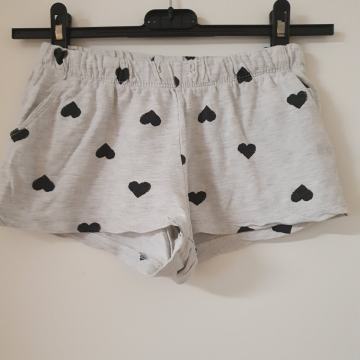 Kratke hlace hm 134-140