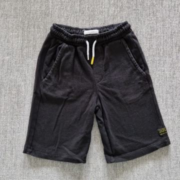 Reserved bombažne kratke hlače št. 128