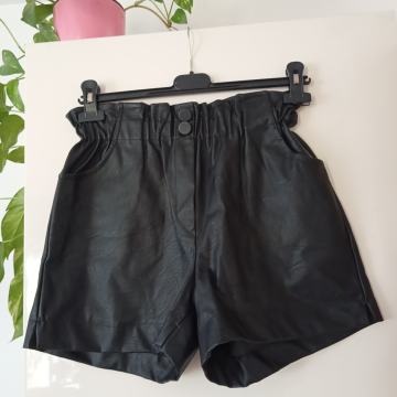 ČRNE  USNJENE HLAČE - KOT NOVE S/M