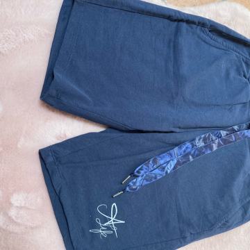 Kratke hlače velikost S