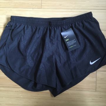 Nike kratke hlače M (NOVE z etiketo)