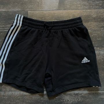 ADIDAS kratke hlače (št. L)
