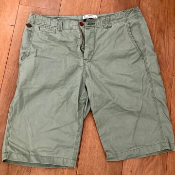Esprit kratke moške hlače 2 kos - št. 32 in 33 prodam