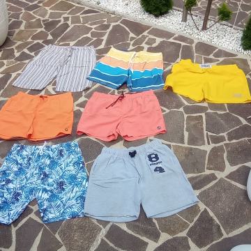 Kratke hlače in kopalke, številka XL, Ljubljana