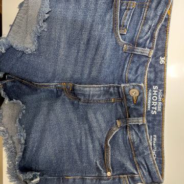 Kratke jeans hlače 36 št.