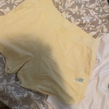 New balance shorts kratke large rumene