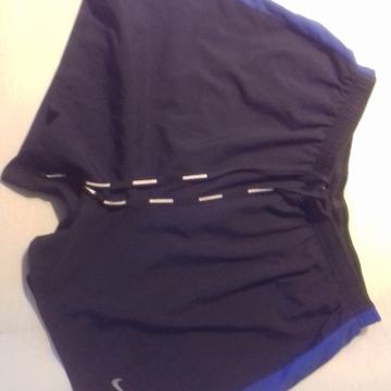 Tekaške hlače Nike. temnomodre . št M.