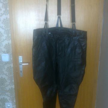 usnjene motorističe hlače za oldtimerja