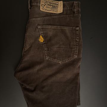 Volcom žametne kratke hlače - skrajsane - W 29