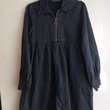 ČRNA JEANS OBLEKA 34/36