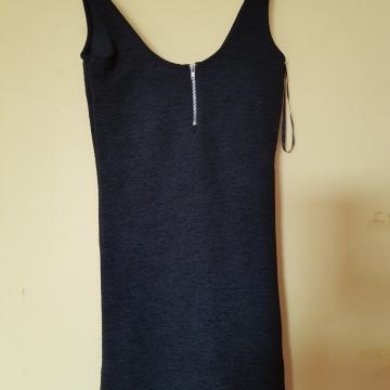 NOVA ČRNA MINI OBLEKA XS/S