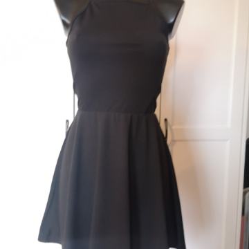 NOVO! Črna obleka (S) Little Black Dress