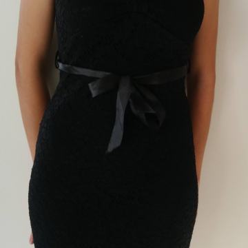 Črna poletna obleka