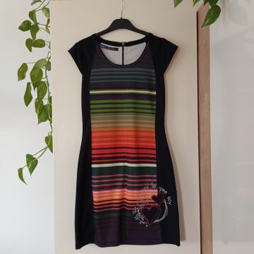 DESIGUAL ČRNO ČRTASTA OBLEKA XS
