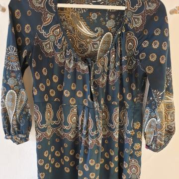 Oblekica Montego, št. 40