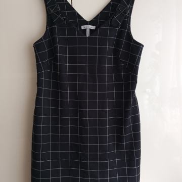 RIVER ISLAND LONDON NOVA ČRNO BELA OBLEKA 42