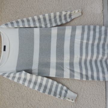 VERO MODA SIVO BELA PLETENA OBLEKA M/L