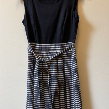 ŽENSKA OBLEKA velikost M, temno modra