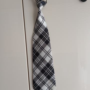 NOVA ČRNO BELA KARO ŽENSKA KRAVATA