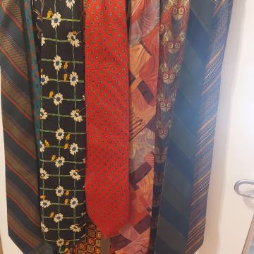 kravate - retro, oprane, zlikane prodam ugodno!